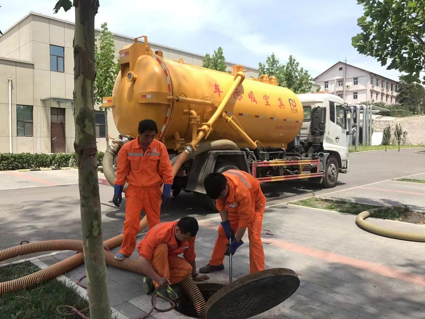 平遥化粪池清理与5-8吨吸粪车施工效率分析